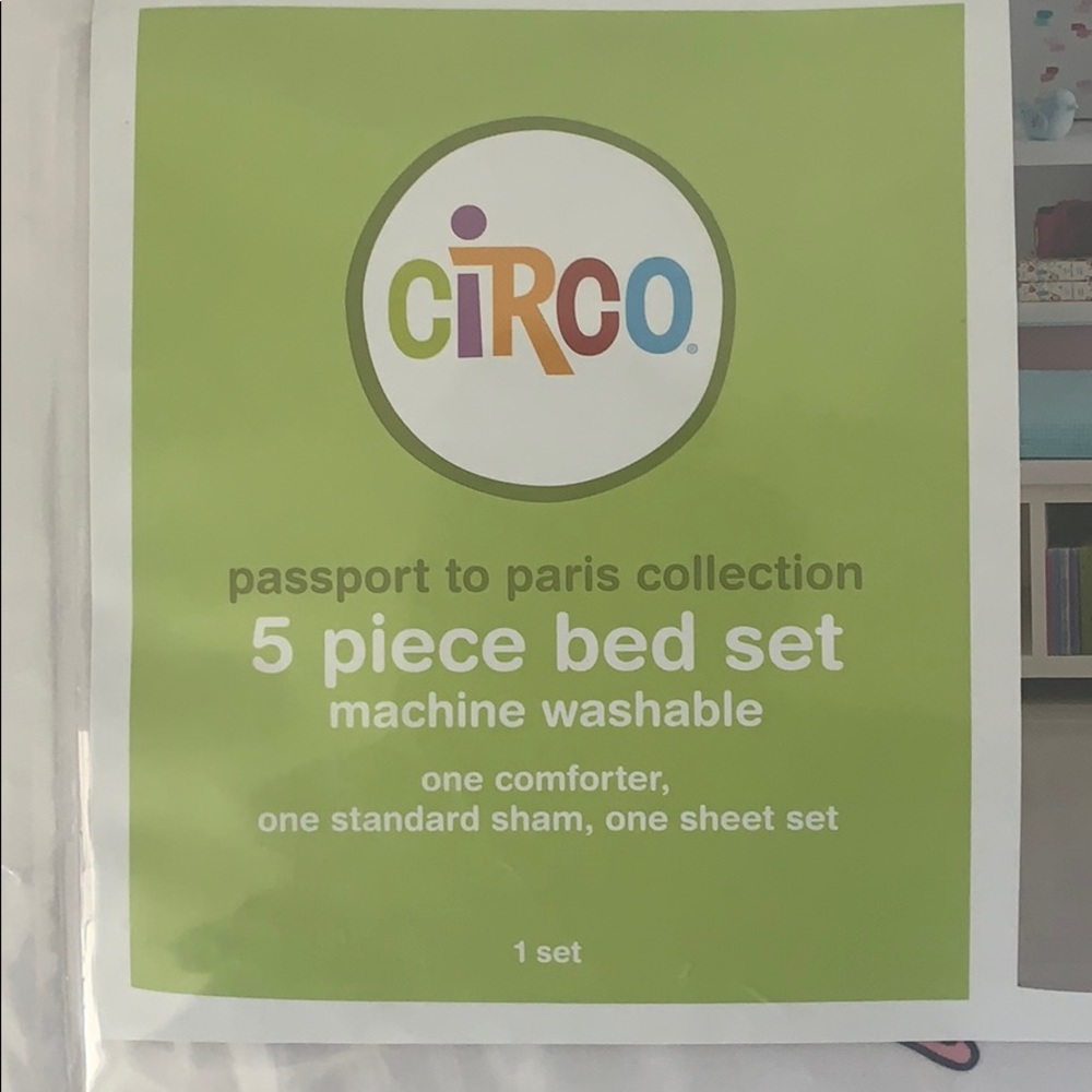 NWT Circo twin sized 5 piece bed set - Picture 2 of 6